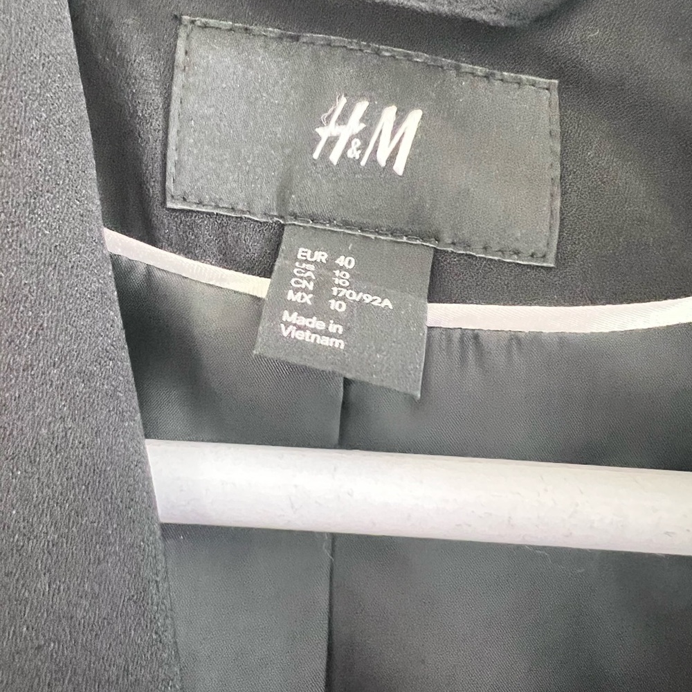 H&M Black Women's Tailored Shawl Collar Blazer - Picture 2 of 4